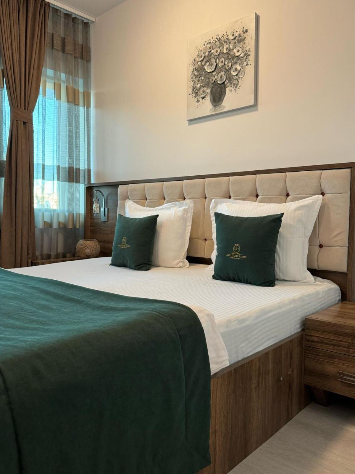 Uniluxury Hotel Prishtina Пристина Екстериор снимка
