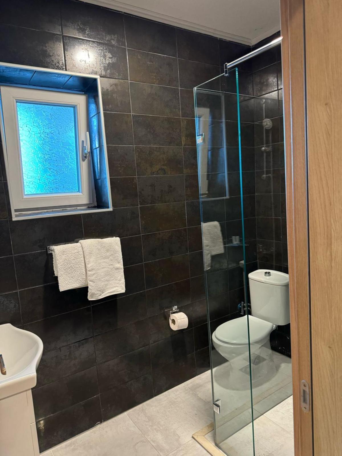 Uniluxury Hotel Prishtina Пристина Екстериор снимка