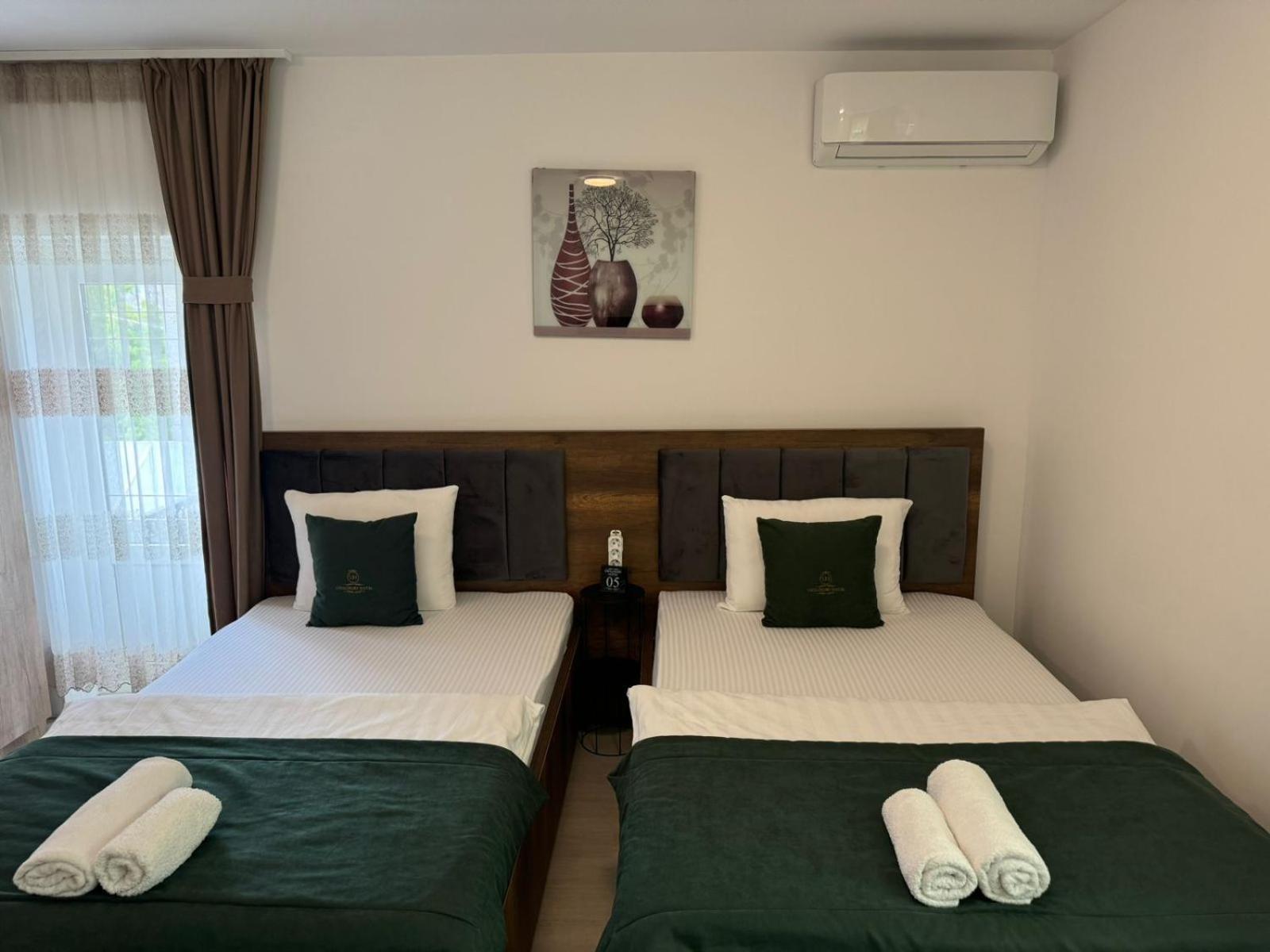 Uniluxury Hotel Prishtina Пристина Екстериор снимка