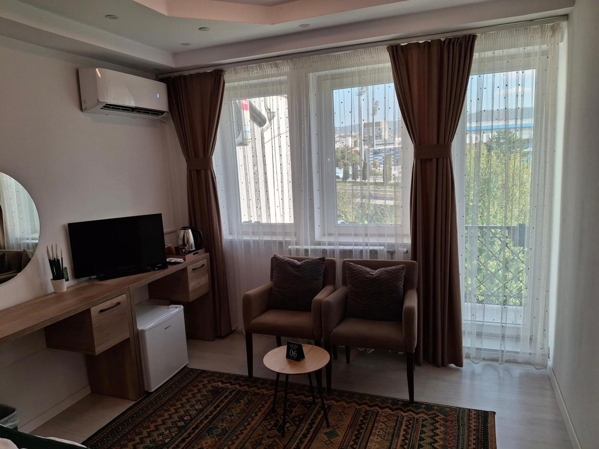 Uniluxury Hotel Prishtina Пристина Екстериор снимка