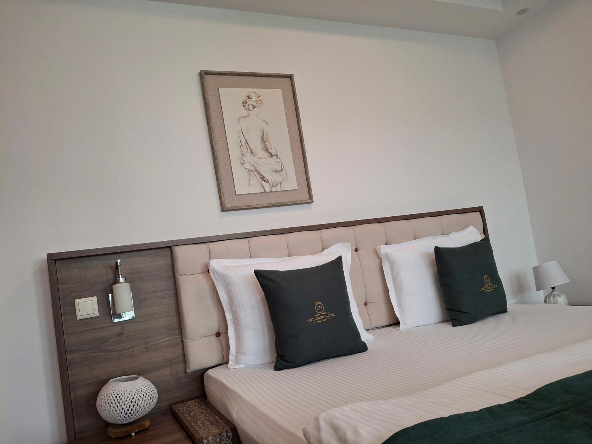 Uniluxury Hotel Prishtina Пристина Екстериор снимка