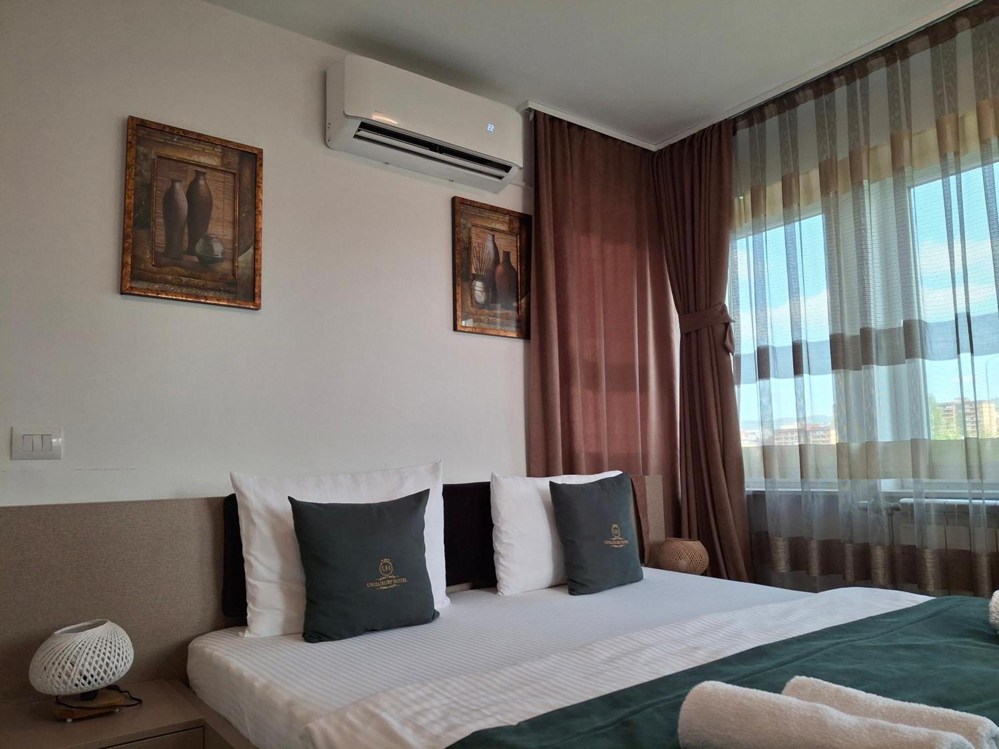 Uniluxury Hotel Prishtina Пристина Екстериор снимка