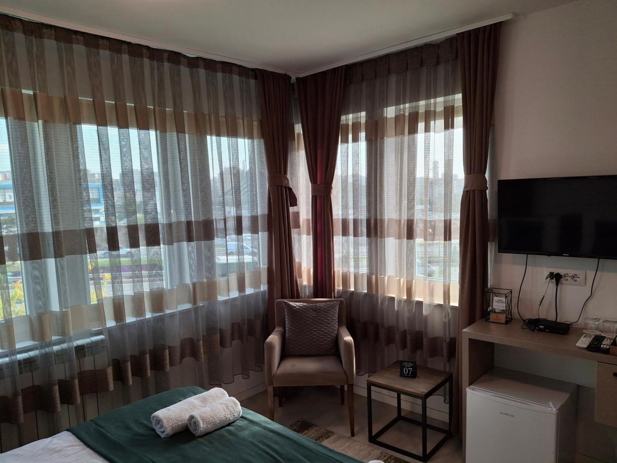 Uniluxury Hotel Prishtina Пристина Екстериор снимка