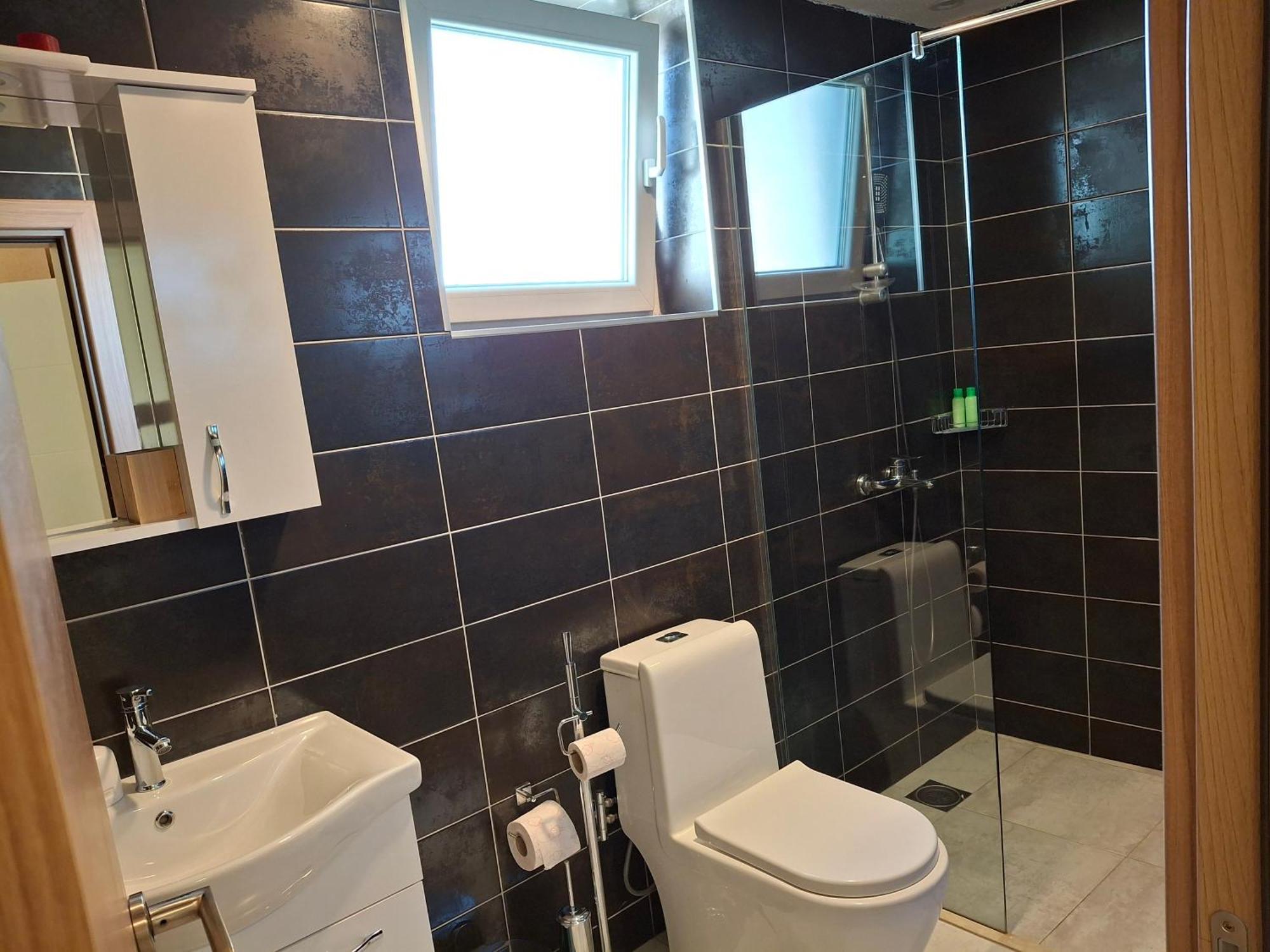 Uniluxury Hotel Prishtina Пристина Екстериор снимка